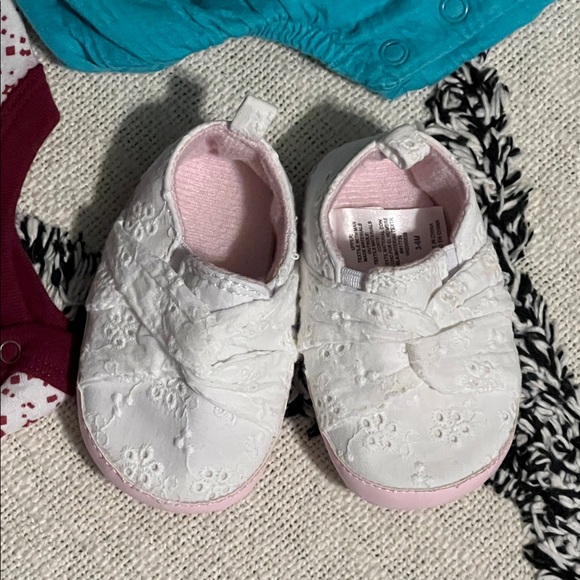 Three 3-6M Baby Shoes & Rompers Rivalry Threads Razorbacks Carters Wonder Nation - Picture 5 of 7